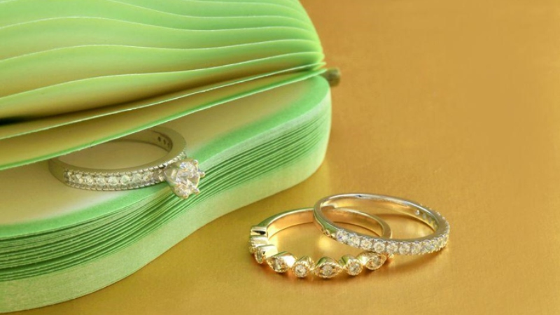 why diamonds sparkle more than others